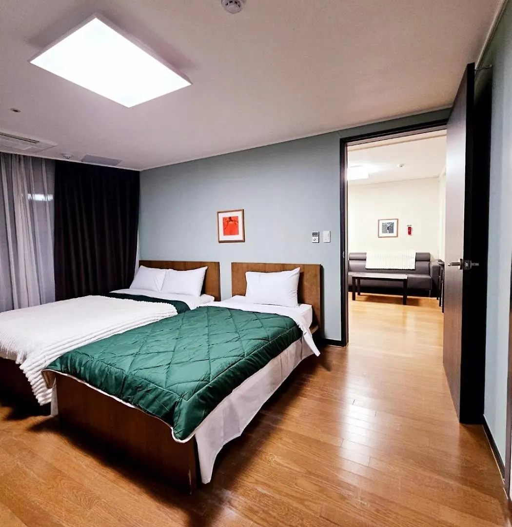 Apartment 2 Minutes Run To The Sea Only 152M, Special Benefit Of Spa Waterpark 195M Away Busan South Korea