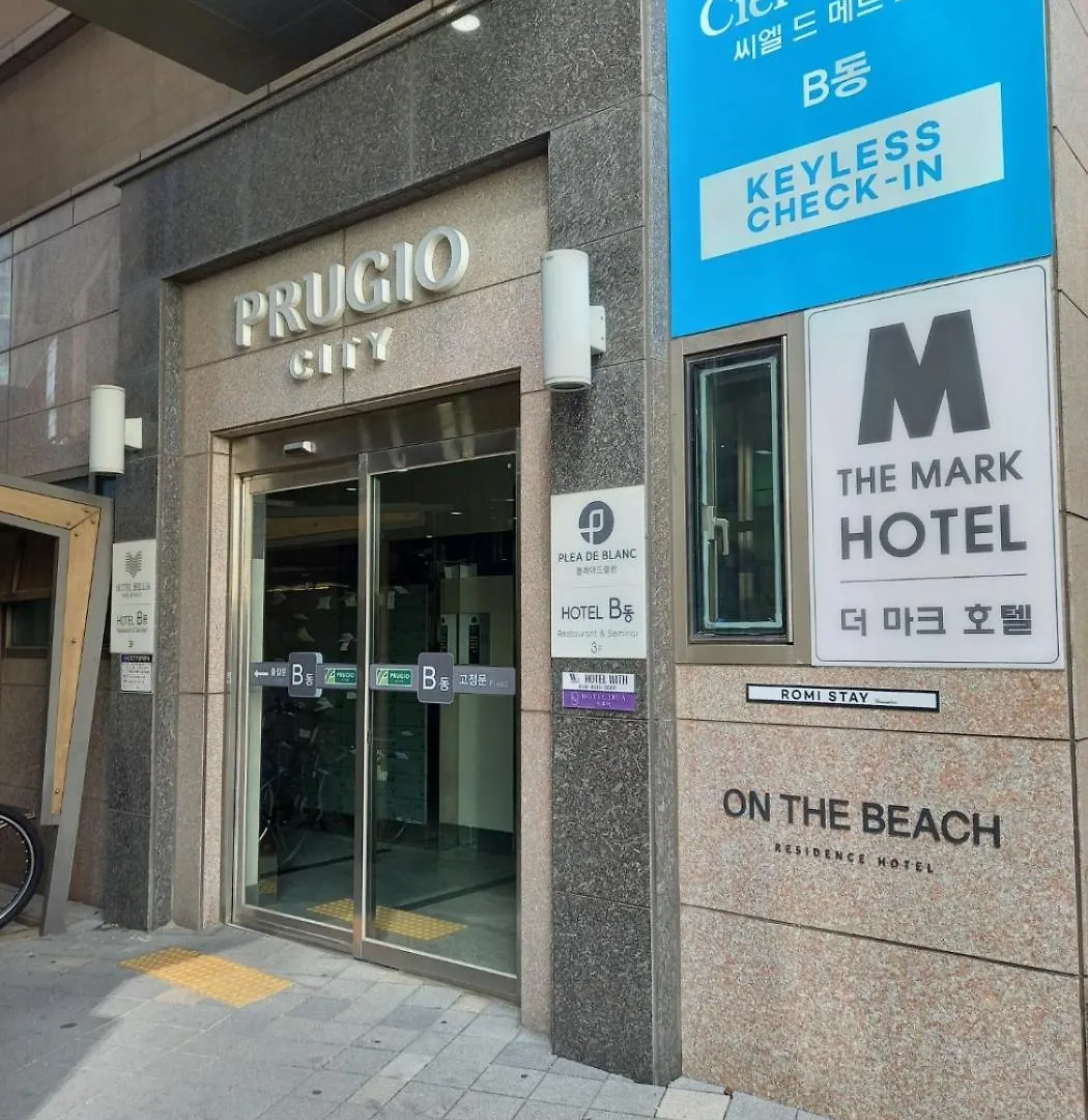Apartment 2 Minutes Run To The Sea Only 152M, Special Benefit Of Spa Waterpark 195M Away Busan South Korea