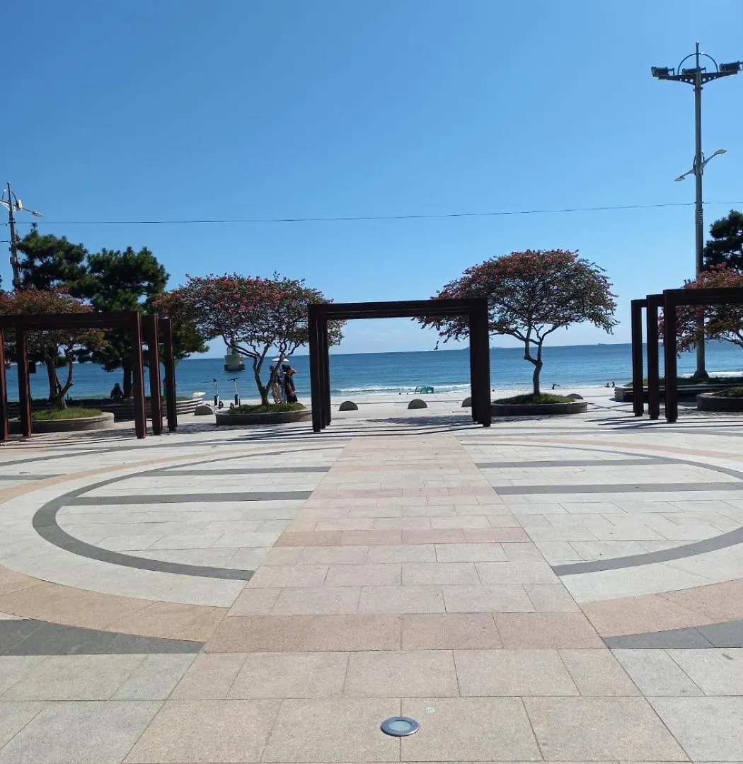 Apartment 2 Minutes Run To The Sea Only 152M, Special Benefit Of Spa Waterpark 195M Away Busan