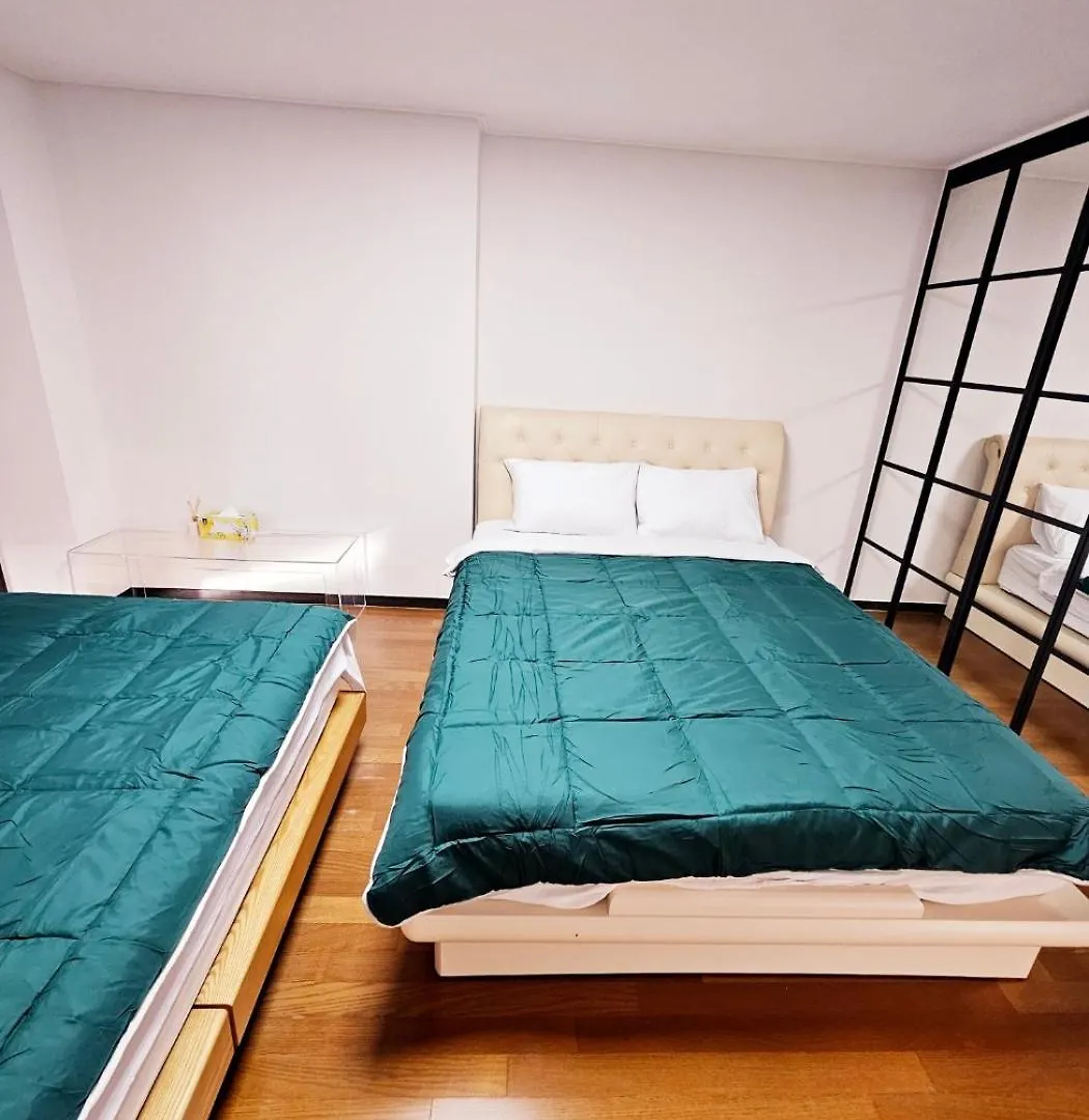 2 Minutes Run To The Sea Only 152M, Special Benefit Of Spa Waterpark 195M Away Busan Apartment