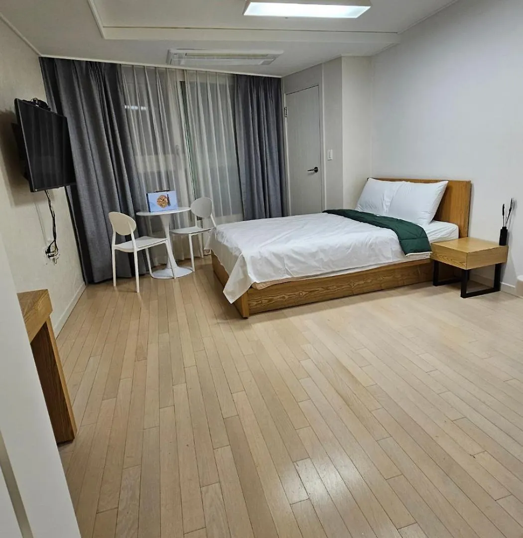 Apartment 2 Minutes Run To The Sea Only 152M, Special Benefit Of Spa Waterpark 195M Away Busan