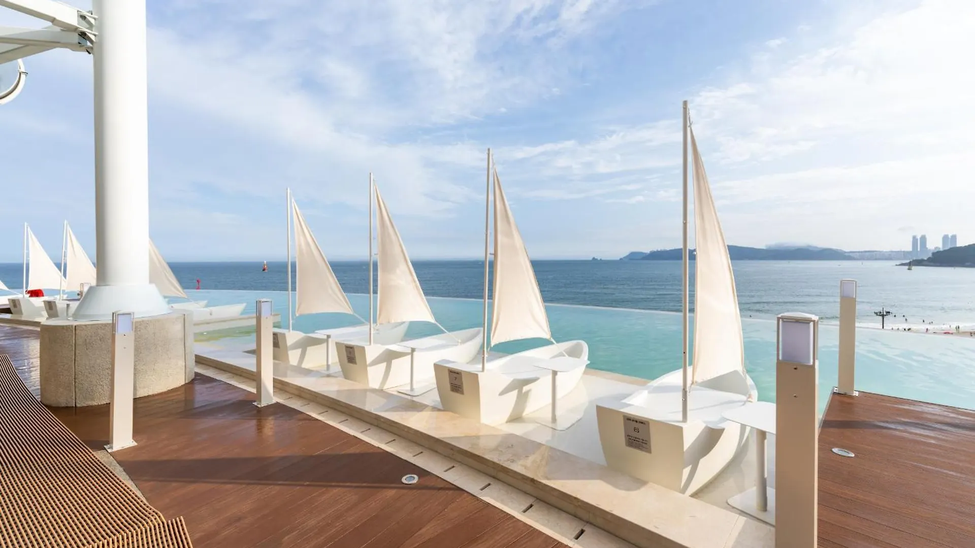 Apartment 2 Minutes Run To The Sea Only 152M, Special Benefit Of Spa Waterpark 195M Away Busan South Korea