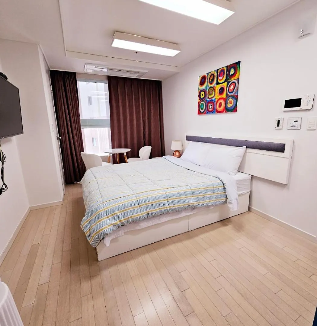 2 Minutes Run To The Sea Only 152M, Special Benefit Of Spa Waterpark 195M Away Busan Apartment