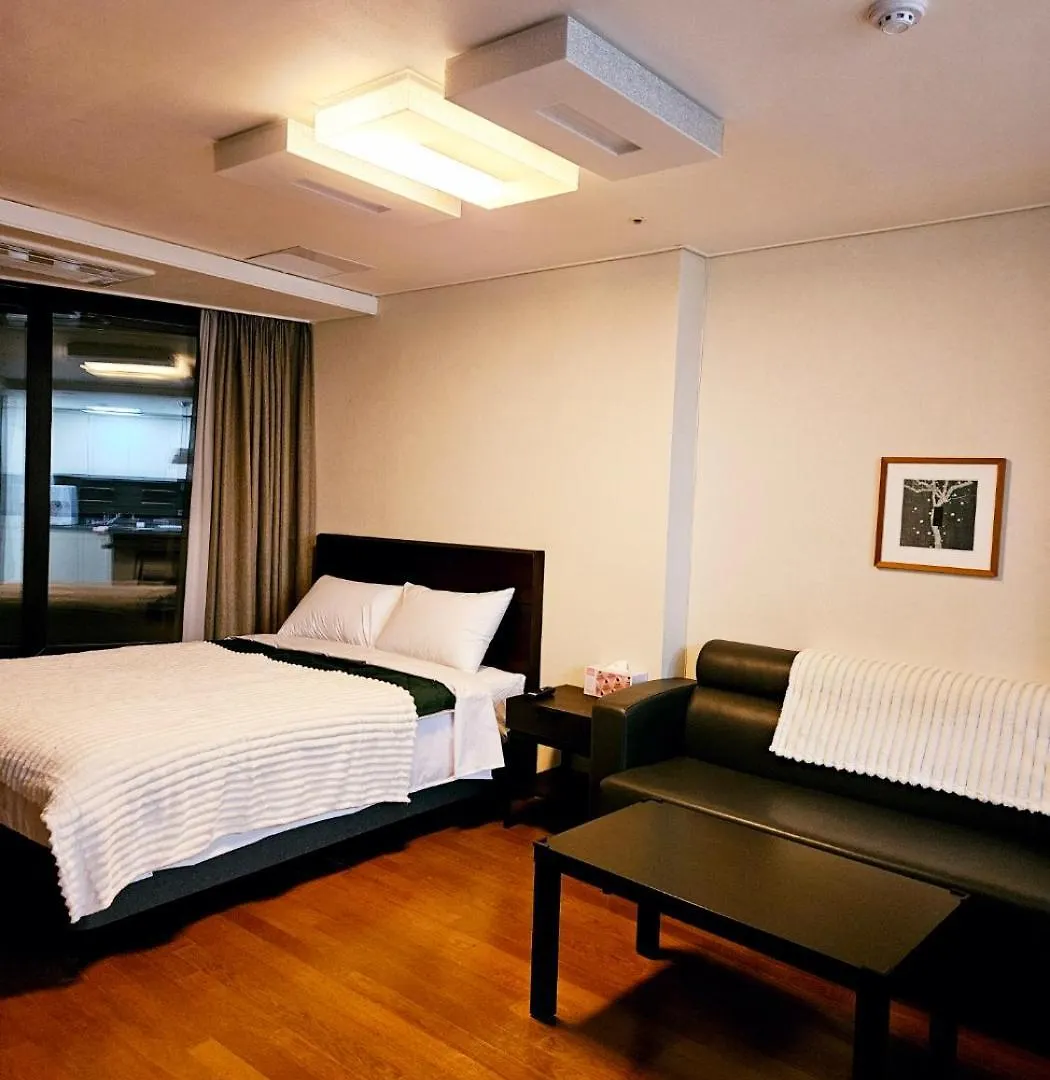 Apartment 2 Minutes Run To The Sea Only 152M, Special Benefit Of Spa Waterpark 195M Away Busan