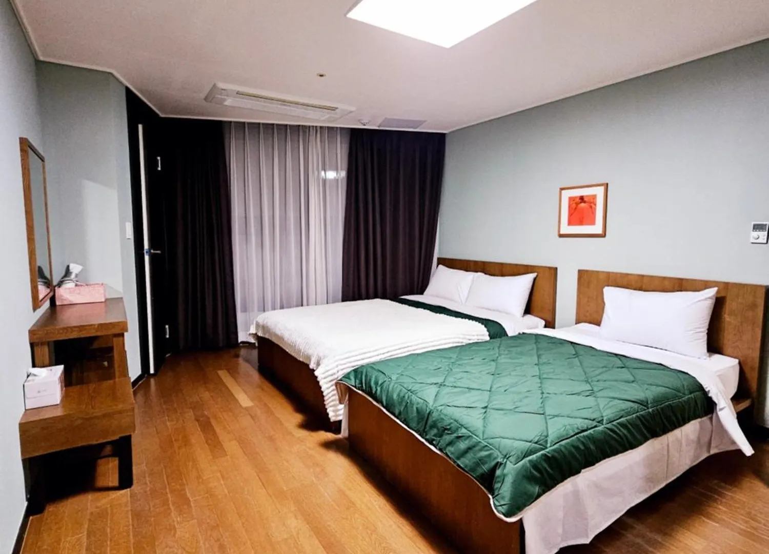Apartment 2 Minutes Run To The Sea Only 152M, Special Benefit Of Spa Waterpark 195M Away Busan South Korea